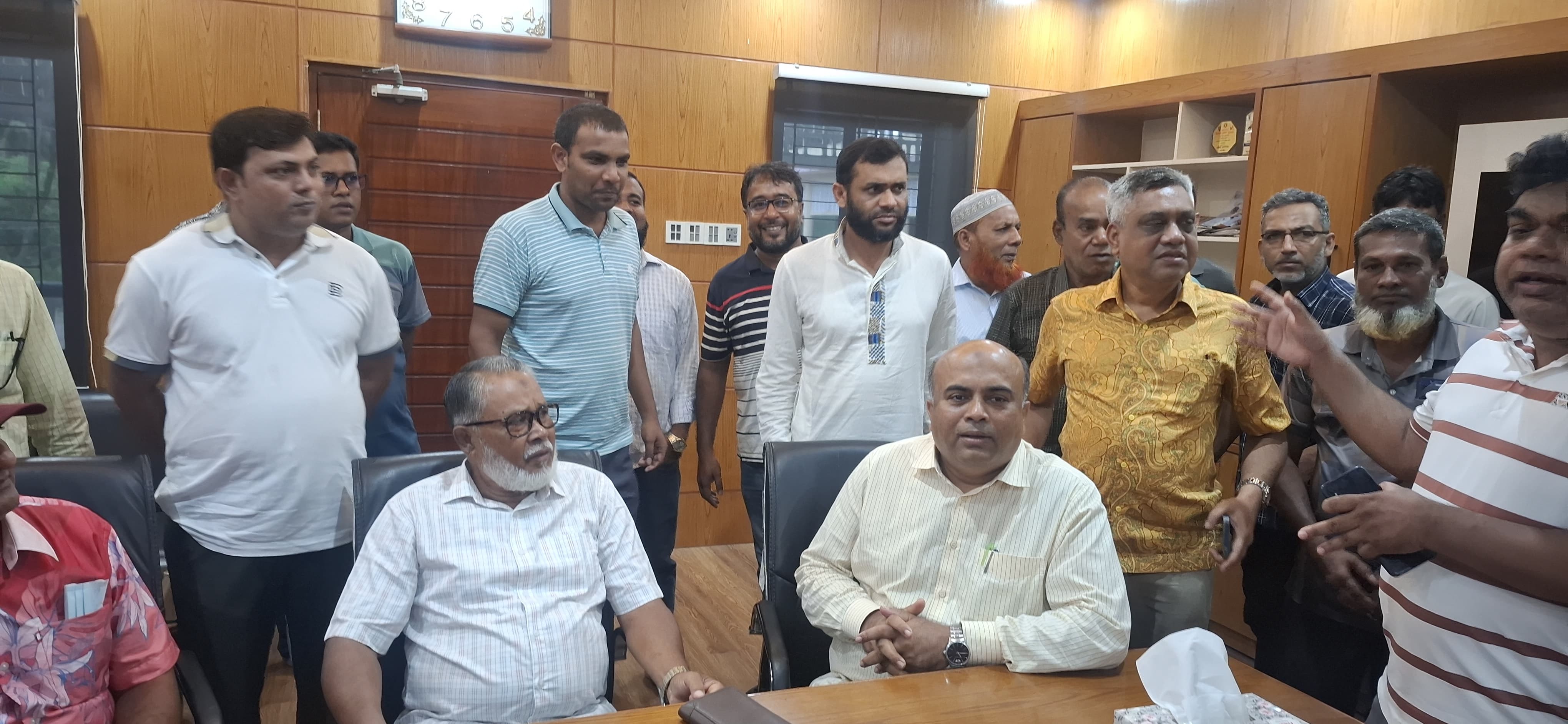 বাপাউবো জাতীয়তাবাদী শ্রমিক কর্মচারী ইউনিয়ন রেজি. নং বি-১৯০১-এর কেন্দ্রীয় নেতৃবৃন্দের সাথে সাতক্ষীরায় সৌজন্য সাক্ষাৎ