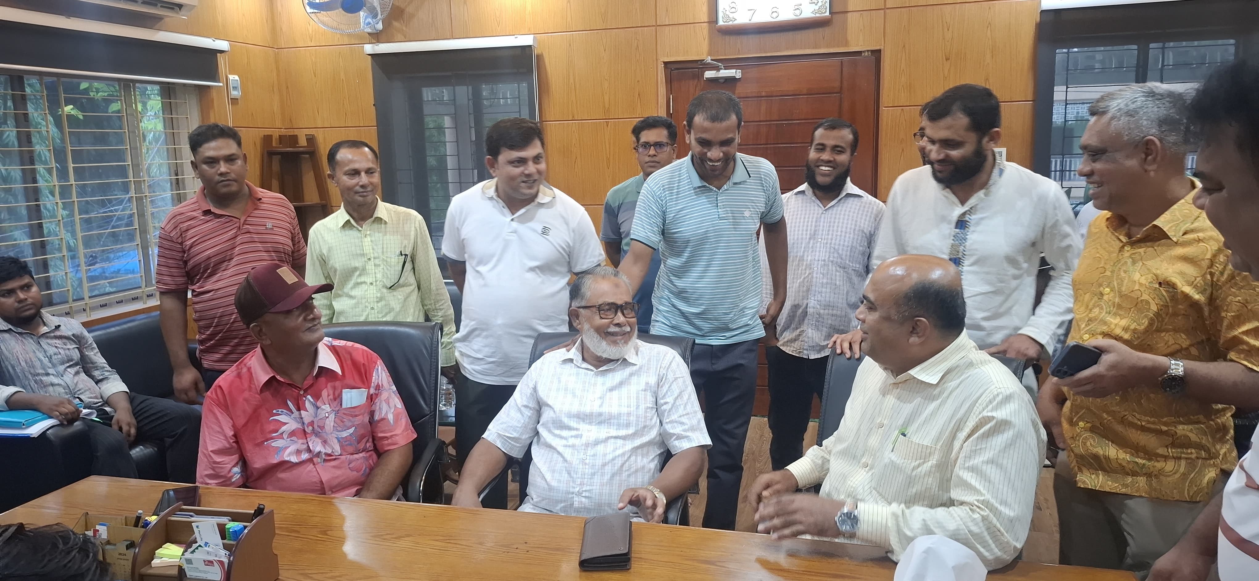 বাপাউবো জাতীয়তাবাদী শ্রমিক কর্মচারী ইউনিয়ন রেজি. নং বি-১৯০১-এর কেন্দ্রীয় নেতৃবৃন্দের সাথে সাতক্ষীরায় সৌজন্য সাক্ষাৎ