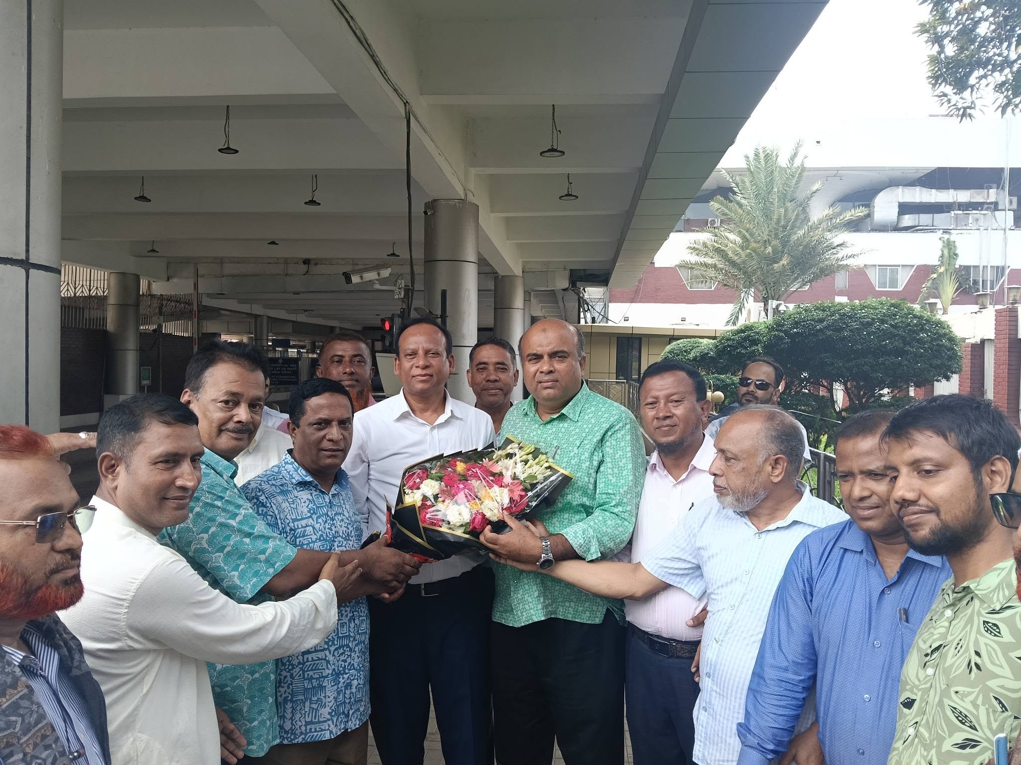 ILO অধিবেশন শেষে দেশে ফিরলেন সংসদ বি-১৯০১ এর সভাপতি শ্রমিক নেতা মনজুরুল ইসলাম মঞ্জু।